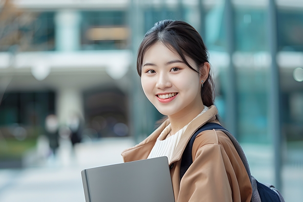 请问渤海大学说军训服装自带，一定要是迷彩服吗